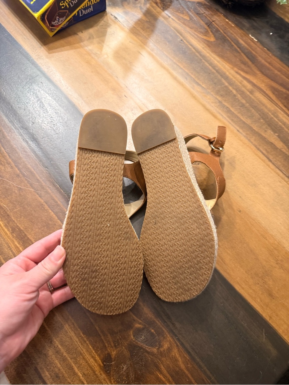 Michael Kors Tan Leather MK Logo Thong Sandals with Gold Hardware - Picture 5 of 9